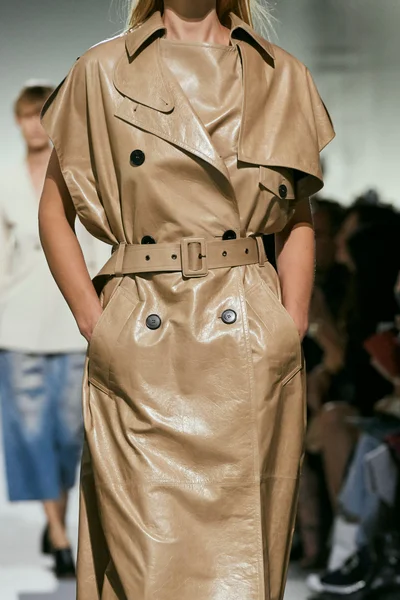 Look 19